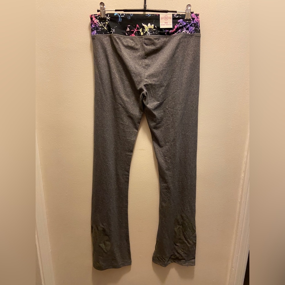 NWT Gray “Kohl’s Soft So You” Yoga Skinny Bootcut Pants girls Size 16